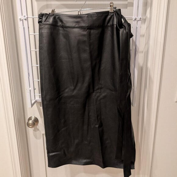 Black Vegan Leather Jaspre Skirt - Picture 3 of 7